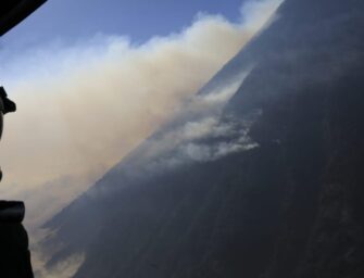 Presentan denuncia por incendio forestal en zona protegida del Volcán de Agua.