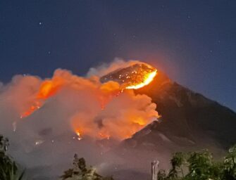 Jornada contra fuego: Incendio forestal en el Volcán de Agua desafía los esfuerzos de combate