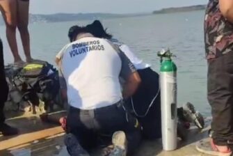 Joven de 24 años pierde la vida en el lago Petén Itzá a pesar de los esfuerzos de los Bomberos Voluntarios