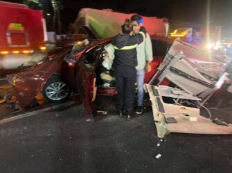 Milagro en la carretera al Pacífico: Conductor ileso tras violento choque en la madrugada