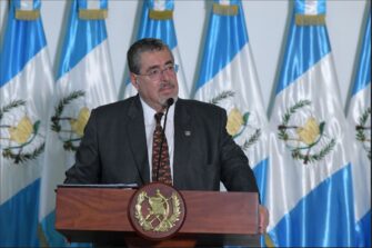 Presidente Bernardo Arévalo anuncia reducción del 25 % de su salario a partir del 1 de junio