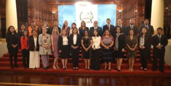 Autoridades de gobierno firman carta contra violencia y trata de personas