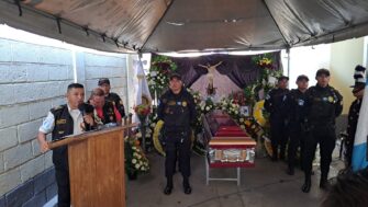 PNC rinde emotivas honras fúnebres al subinspector caído en heroico cumplimiento del deber