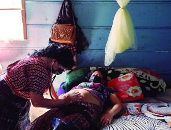 RENAP lanza plan para registrar a bebés nacidos tras labor de comadronas
