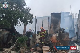 Incendio estructural controlado por socorristas en San Pedro Ayampuc, Guatemala