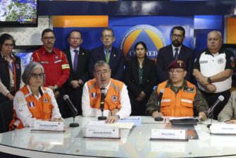 Presidente de Guatemala cancela viaje; designa representantes