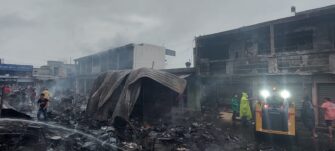 Devastador incendio en el mercado provisional de Puerto de San José afecta a más de 50 locales comerciales