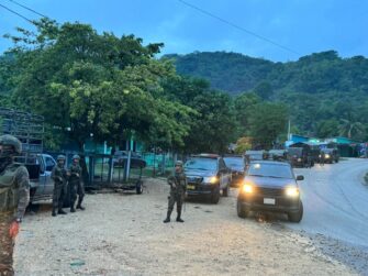 Operativo policial en Petén tras asesinato en donde fue encontrado mensaje de advertencia