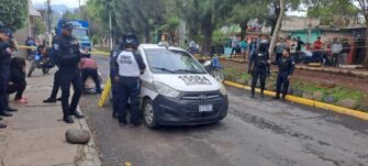 Zona 18: Mujer muere en taxi tras tiroteo, conductor herido de gravedad