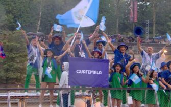 La delegación guatemalteca brilla en el desfile inaugural de los Juegos Olímpicos de París 2024
