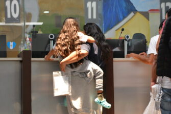 Guatemala recibe a más de 1 mil 300 migrantes en una semana; casi 100 niños y adolescentes