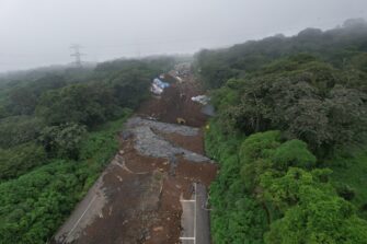 Un total de 81 trabajadores y maquinaria pesada reparan autopista Palín-Escuintla