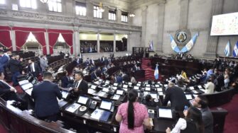 La ampliación presupuestaria del Ejecutivo en suspenso