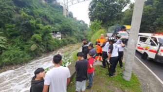 Buscan a niño de 13 años arrastrado por la corriente del río Las Vacas