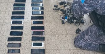 Incautan 22 teléfonos en operativo en la cárcel de mujeres Santa Teresa