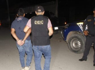 Capturan a presunto distribuidor de droga con 21 bolsas de cocaína valoradas en Q60 mil en Petén