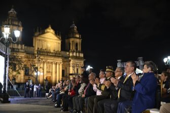 Lanza el Fondo Nacional de Becas por Nuestro Futuro para apoyar a jóvenes universitarios