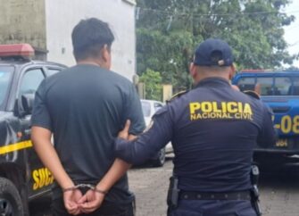 Capturan a presunto “coyote” en Suchitepéquez por trasladar a 25 extranjeros ilegales