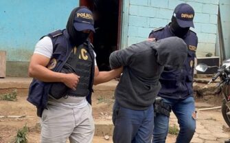 Capturan a tres presuntos pandilleros y rescatan a menor con alerta activa