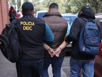 Capturan a hombre que se disfrazó de fiscal del MP para robar en Mixco