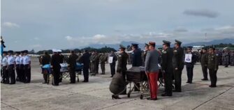 Honras fúnebres en la Fuerza Aérea Guatemalteca por militares caídos en operativo antinarcótico en Quiché