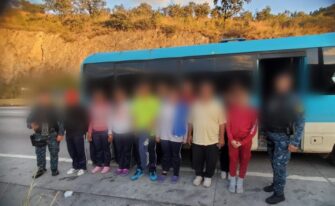 Capturan a coyote en Guatemala que trasladaba a 14 migrantes ilegales