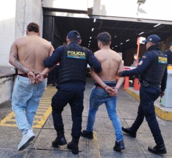 Asaltabuses con arma robada caen en operativo relámpago