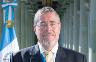 Arévalo felicita a Trump tras su retorno al poder como presidente de Estados Unidos