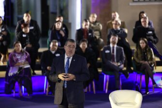 Bernardo Arévalo anuncia aplicación móvil para apoyar a migrantes guatemaltecos