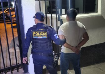 Capturan a presunto coyote en Chiquimula transportando migrantes venezolanos