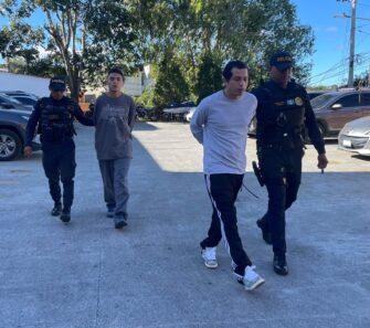 Detenidos dos sicarios en Mixco: iban tras la vida de un piloto de autobús