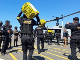 Autoridades confirman 799 paquetes de cocaína incautados en el Pacífico; tripulantes capturados son identificados