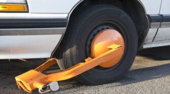 Emetra implementa lectores QR para verificar tarjetas de circulación y calcomanías de vehículos