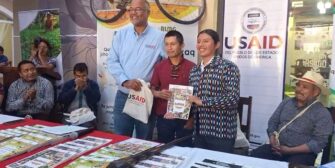 Impulsan la revitalización de idiomas mayas con la entrega de 45 mil libros