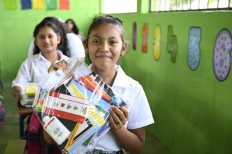 Arévalo anuncia nuevas contrataciones de maestros