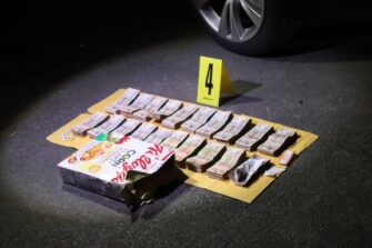 ¡Cereal de lujo! Encuentran Q192 mil escondidos en empaque de desayuno