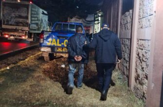 Presunto asesino es rodeado y entregado por pobladores furiosos en San Pedro Pinula