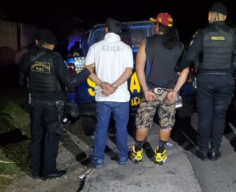 Capturan a dos salvadoreños con más de 14 mil dólares y droga