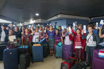 51 guatemaltecos viajan a España para trabajar en el sector agrícola