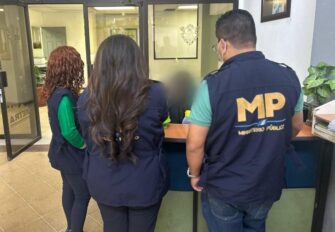 Agentes de la PMT de Guatemala son ligados a proceso penal por cohecho pasivo tras exigir soborno
