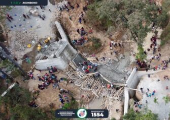 Colapsa puente en construcción en Santa Cruz del Quiché: más de 25 albañiles heridos