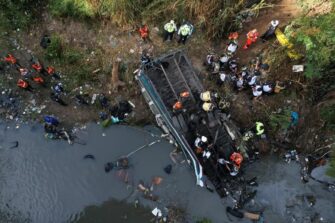 Ayudante del bus: Lucha por su vida en su primer día de trabajo