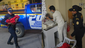 Policía rescata a bebé con desnutrición severa; madre es trasladada a juzgado