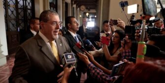 Arévalo llama a no dejarse engañar y reitera lucha contra la corrupción