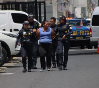 Microbús es baleado y descubren a extorsionista entre los pasajeros