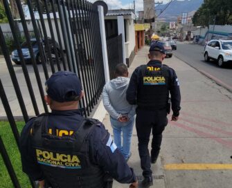 Capturan a presunto “coyote” en Esquipulas con 15 haitianos en situación irregular