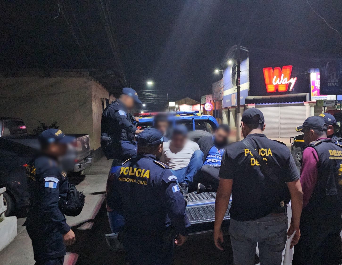 PNC evita ataque armado y captura a tres presuntos sicarios en Cobán ...