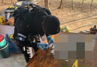 Dos detenidos y mujeres extranjeras remitidas a Migración en allanamientos en Jutiapa