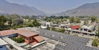 Modernizan Hospital Pedro de Bethancourt en Antigua con paneles solares