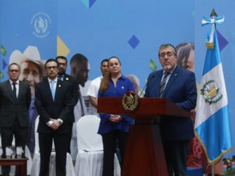 Gobierno de Arévalo anuncia aumento salarial del 5% para maestros